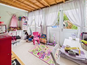 Garden room- click for photo gallery